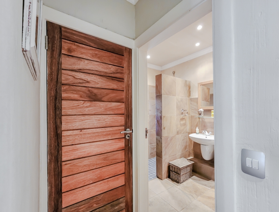 4 Bedroom Property for Sale in Oranjezicht Western Cape
